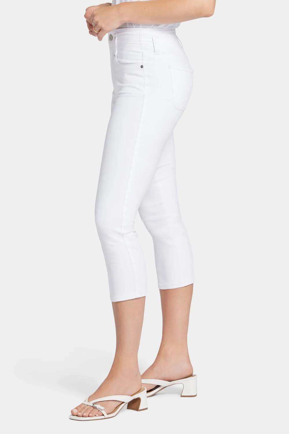 Ami Skinny Capri Jeans In Petite - Optic White