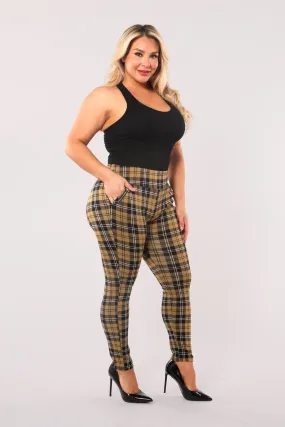 Plus Size Treggings With Zipper Pocket Trim - Yellow, Black, White Plaid